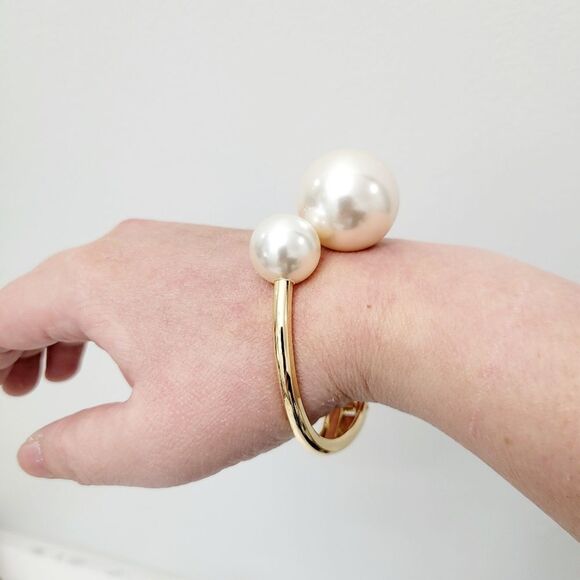 Vintage Jewelry - Brand New Top Fashion Gold Tone Pearls Bangle Bracelet